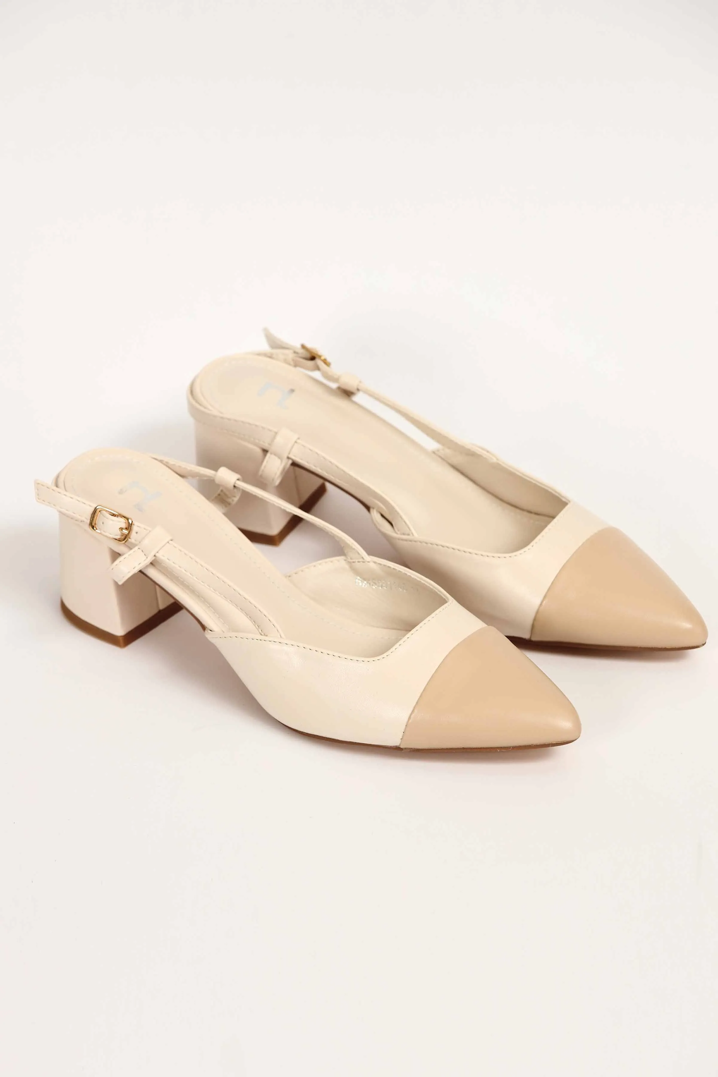 Beige Sandals-439072918