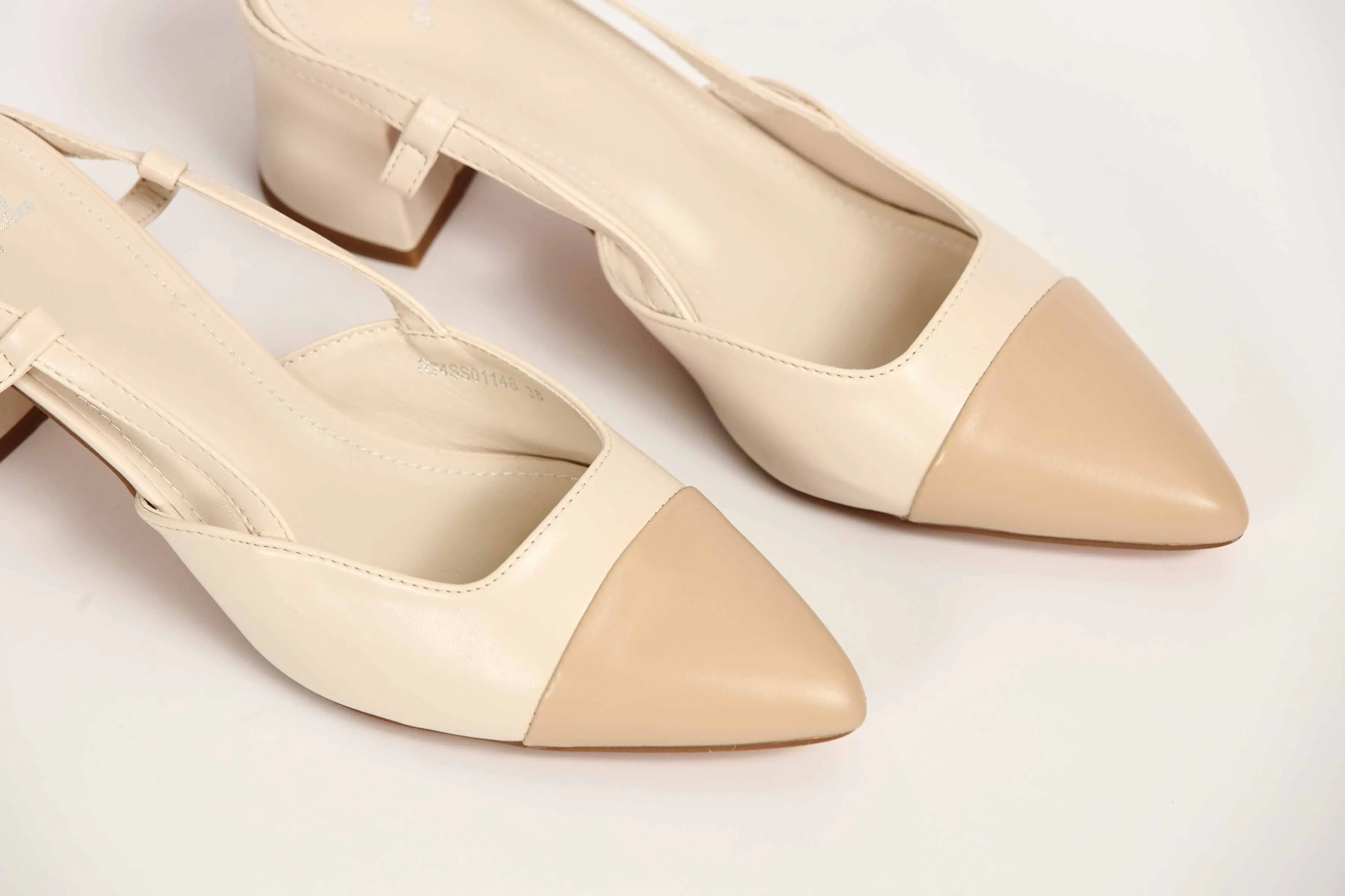 Beige Sandals-439072918