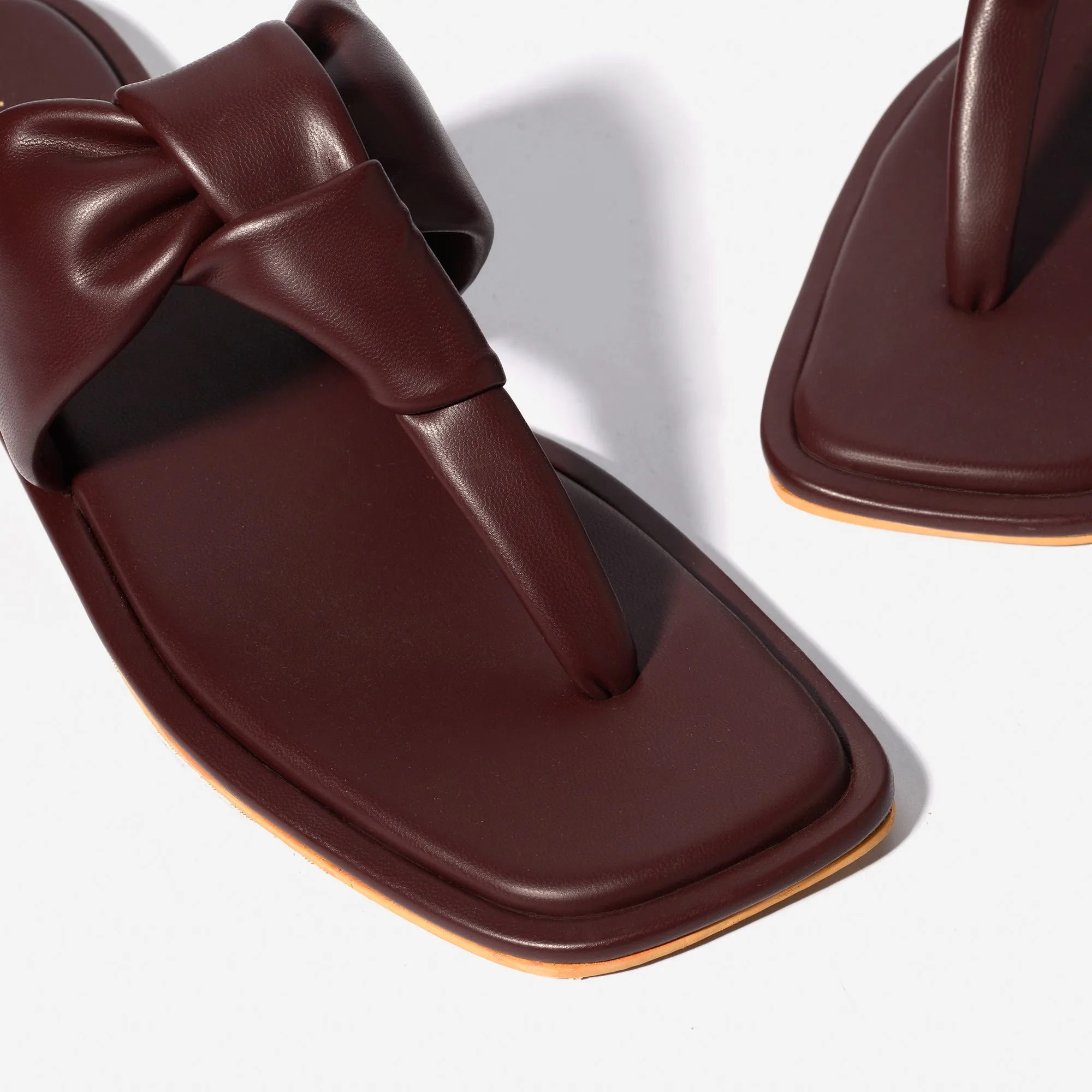 Ruby puffy Knotted flats